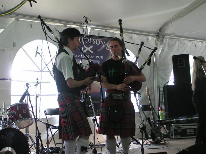 [Dueling+Bagpipes+resize.jpg]