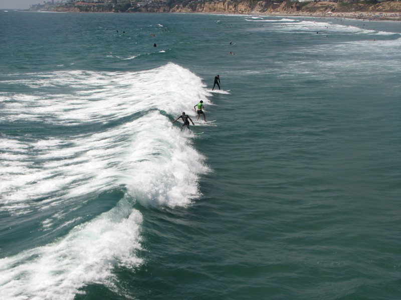 [Surfers.jpg]