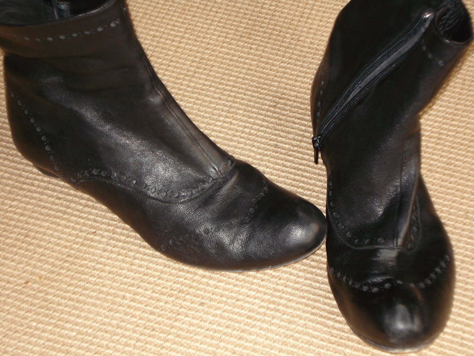 [black_boots.JPG]
