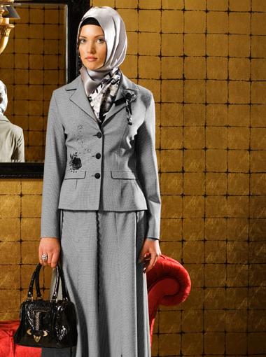 [grey+suit+with+silver+hijab,+black+handbag.jpg]