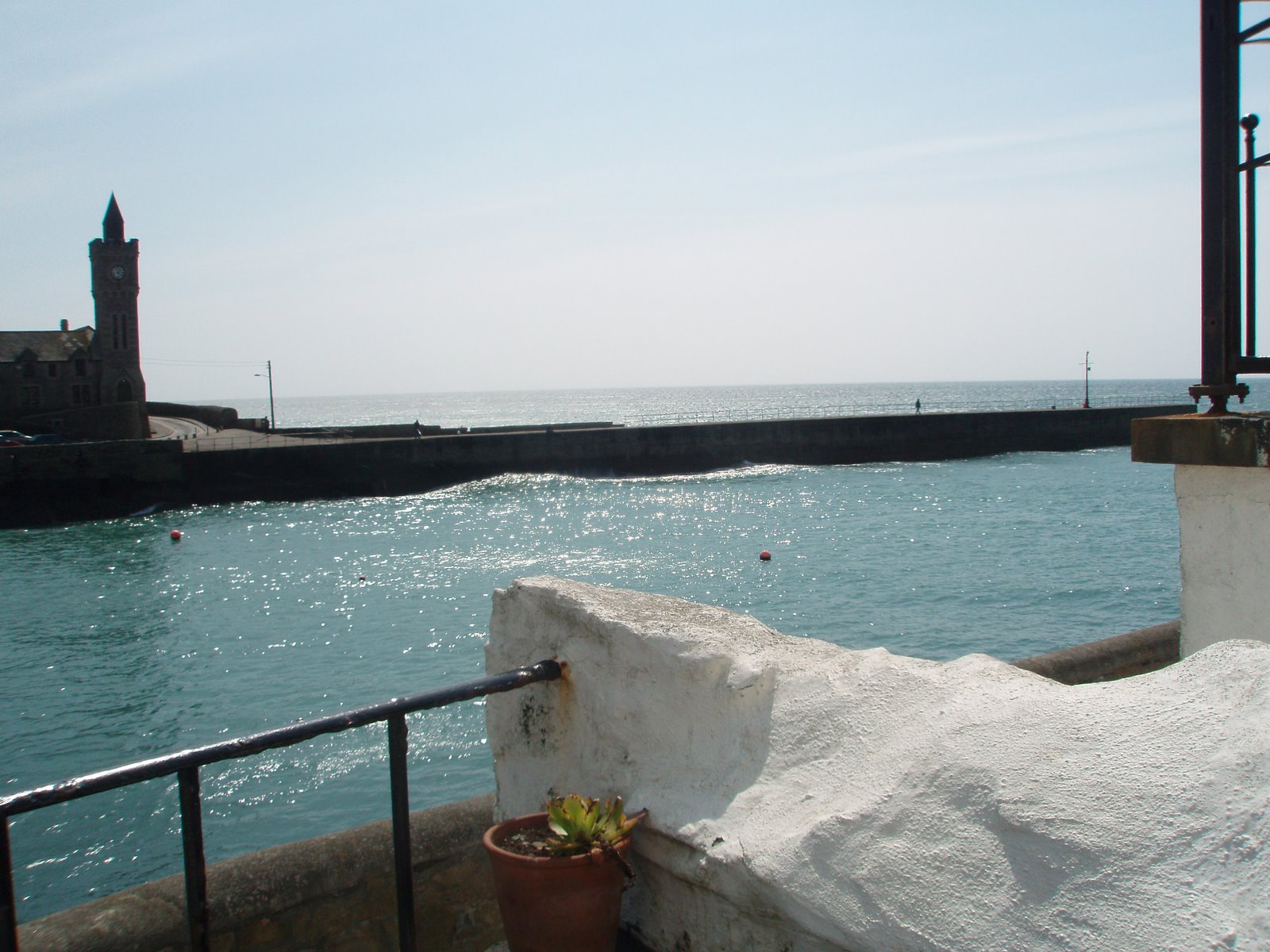 [out+to+sea+at+porthleven.JPG]