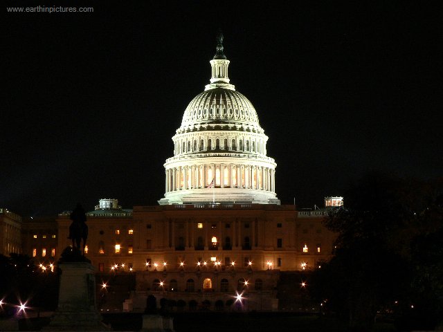 [the_united_states_capitol_at_night.jpg]