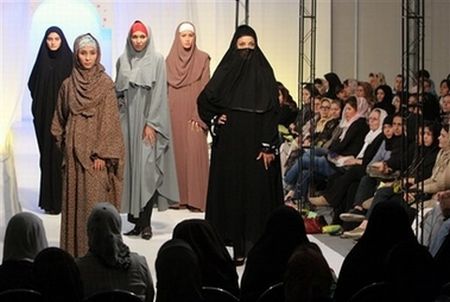 [tehran_fashion_sh0w_2006islamic_fashion_iran_women_iran_models__6.jpg]