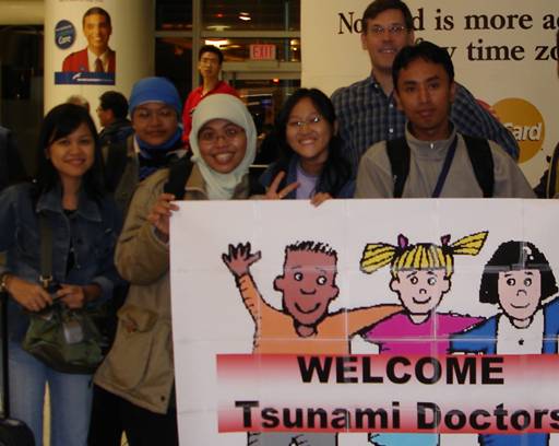 [I+greeted+our+OI+Sumatera+Tsunami+doctors+when+they+arrived.jpg]