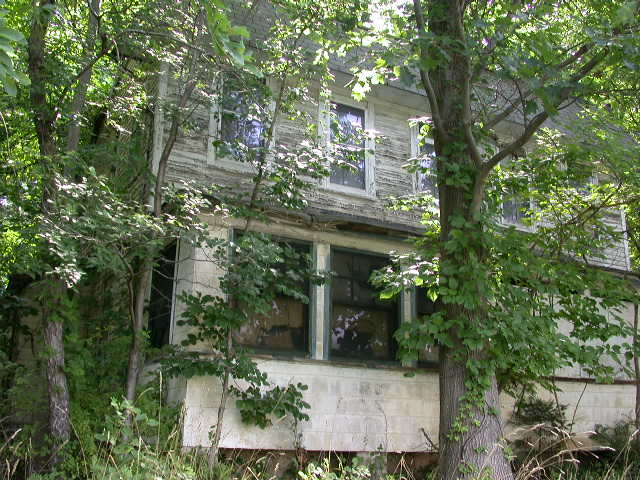 [abandoned-house-warren-NJ-christian+montone-aug2007+(2).JPG]