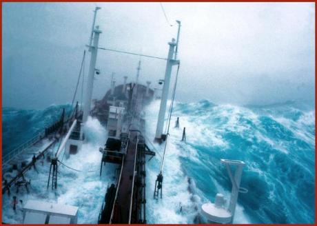 [s_ship_in_huge_waves_and_crazy_storm375.jpg]