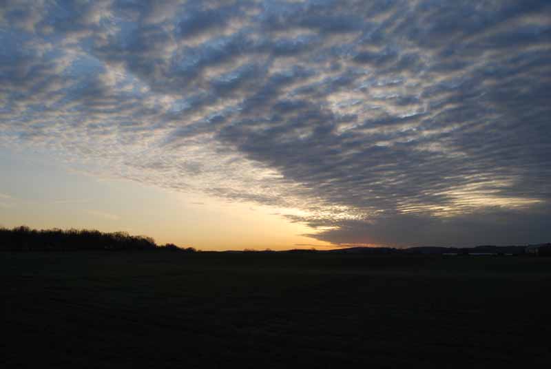 [080403c+Sunrise+-+with+clouds+sm.JPG]