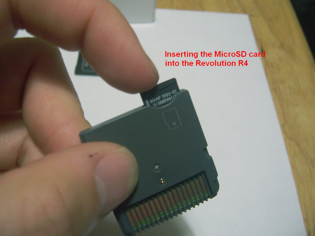 [3)+Inserting+the+MicroSD+in+the+R4.JPG]
