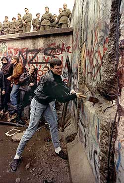 [muro+de+berlin+.-1.-ppc.ucr.ac.cr.jpg]