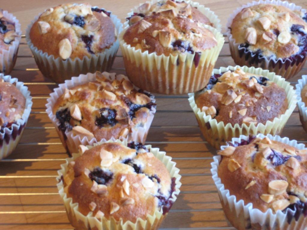 [Blueberry+and+Almondf+Muffins1.JPG]
