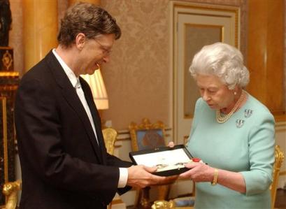 [Bill+Gates+gets+knighthood+from+Queen+Elizabeth+(2005).jpg]