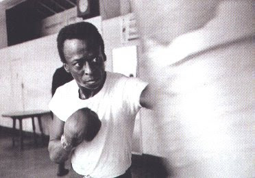 Miles Davis - The Complete Jack Johnson Sessions (1970) Miles+boxing+2