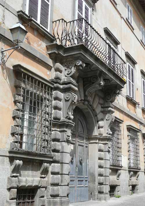 [ornate+doorway+Orvieto.JPG]