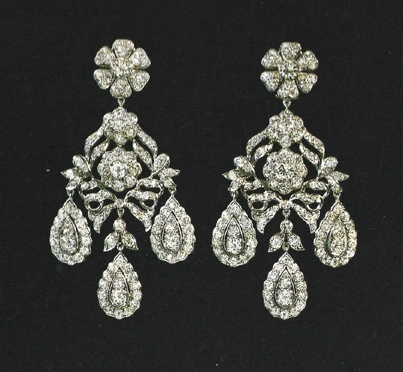 [Elizabeth+Taylor+diamond+chandelier+earrings.jpg]
