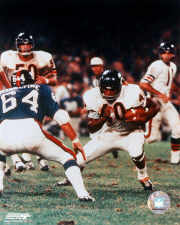 [AAFA014~Gale-Sayers-Action-with-ball-Photofile-Posters.jpg]