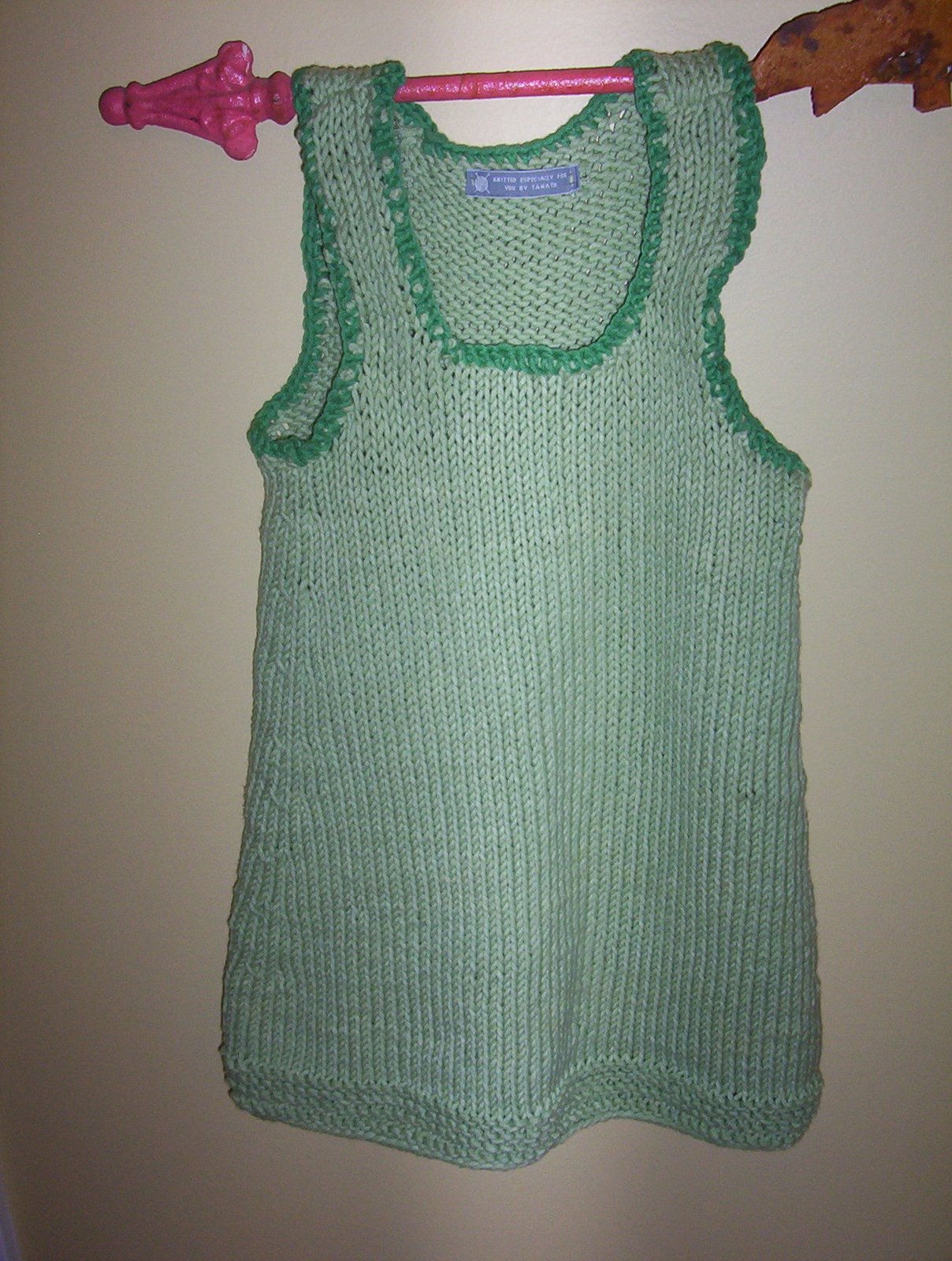 [knit+projects+megans+jumper+dec2006+004.jpg]
