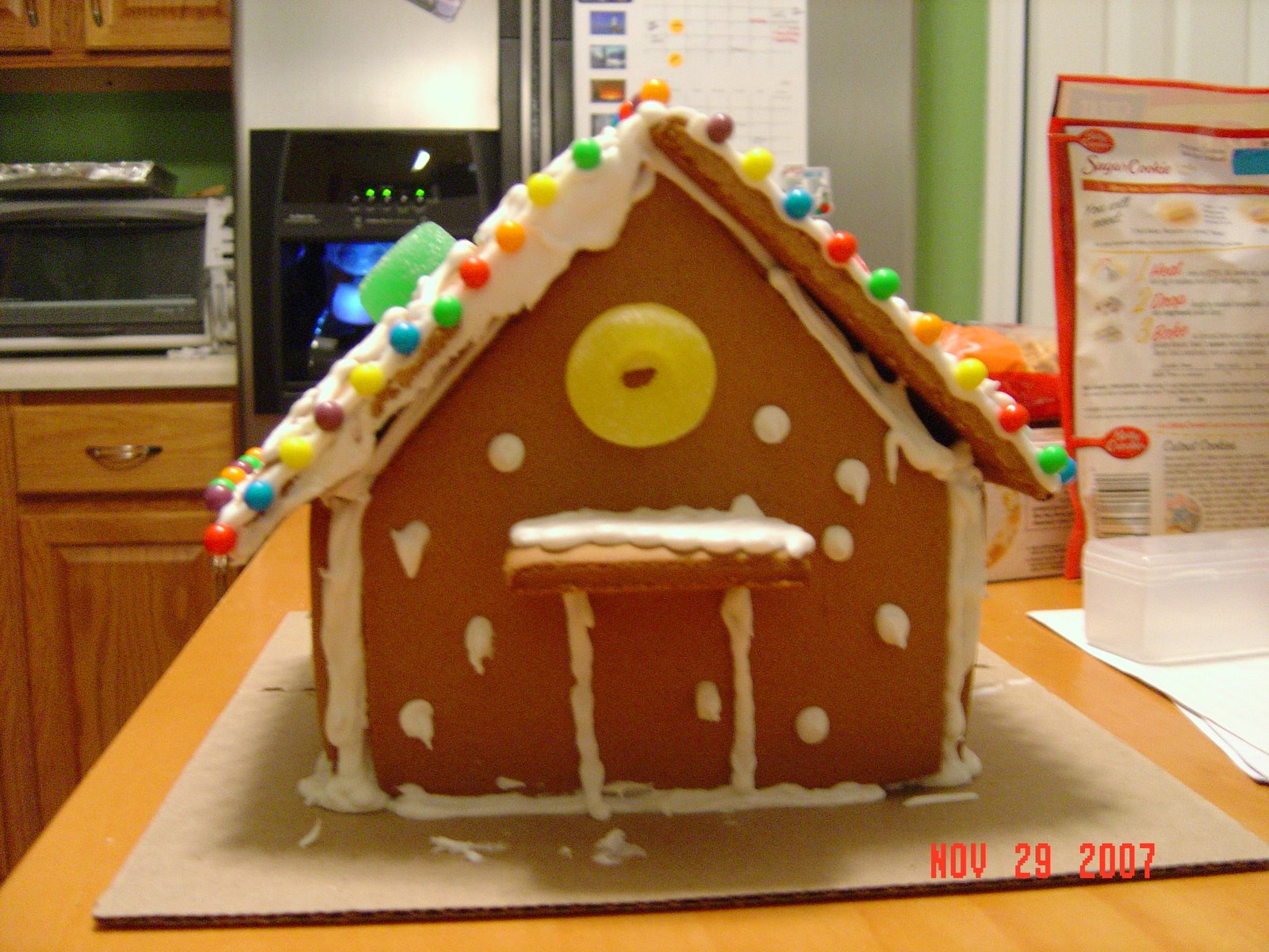 [gingerbread+house+07.JPG]