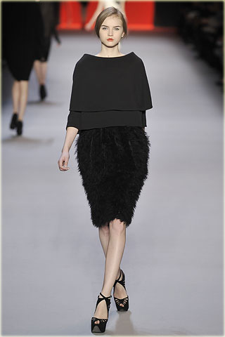 [GV+08+black+fur+skirt.jpg]