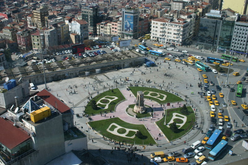 [800px-Taksim_Square.jpg]