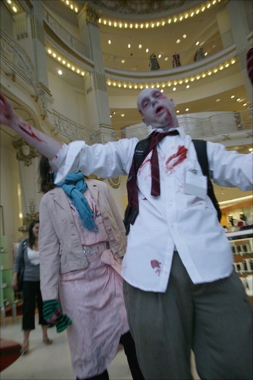 [zombie-flash-mob-nordstrom-store.jpg]