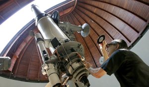 [080515-vatican-telescope.jpg]