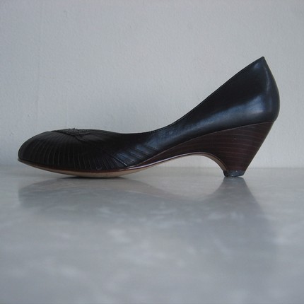 [vintage+peep+toe+heels+side.jpg]