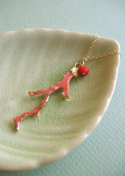 [jewelry+-+pretty+coral+necklace+by+kateszabone.jpg]