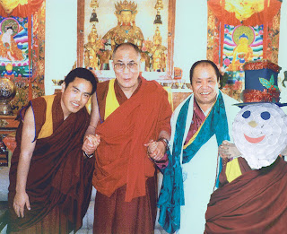 From+left+to+right,+Venerable+Hungkar+Dorje+Rinpoche,+His+Holiness+Dalai+Lama+and+His+Holiness+Orgyen+Kusum+Lingpa.jpg