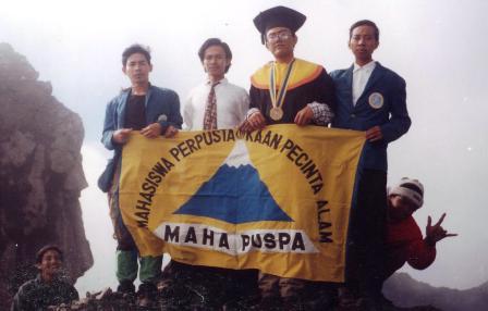[MahaPuspa+Wisuda+Raung+1997.JPG]