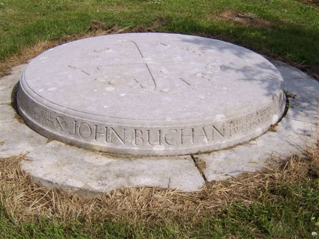 [Buchan,+John+grave.JPG]