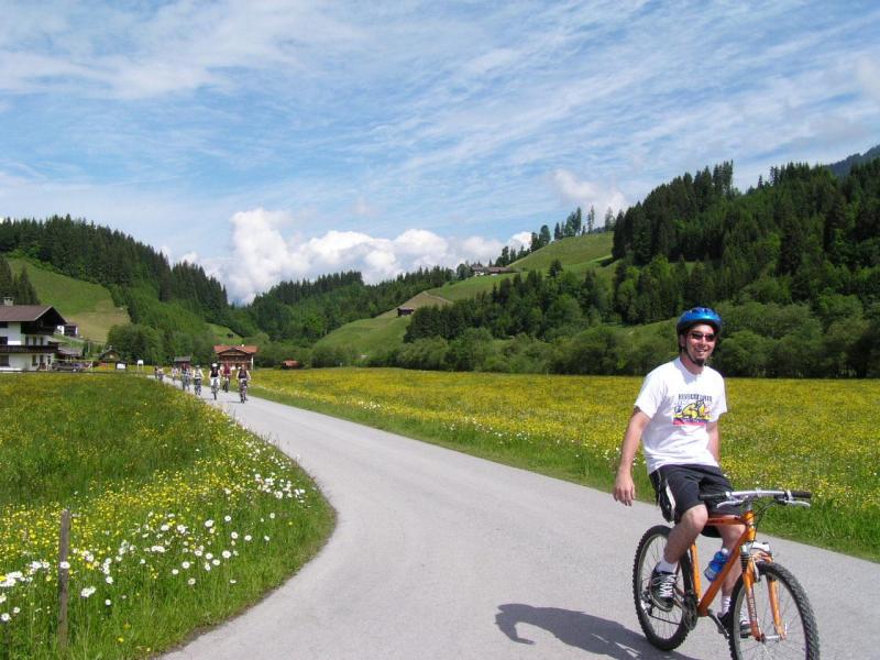 [austriancyclist.jpg]