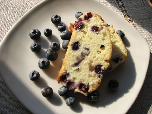 [blueberry+coconut+pound+cake+1.jpg]