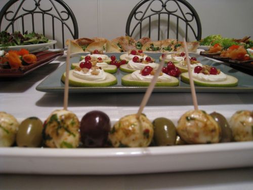 [marinated+mozzarella+and+greek+olives.jpg]