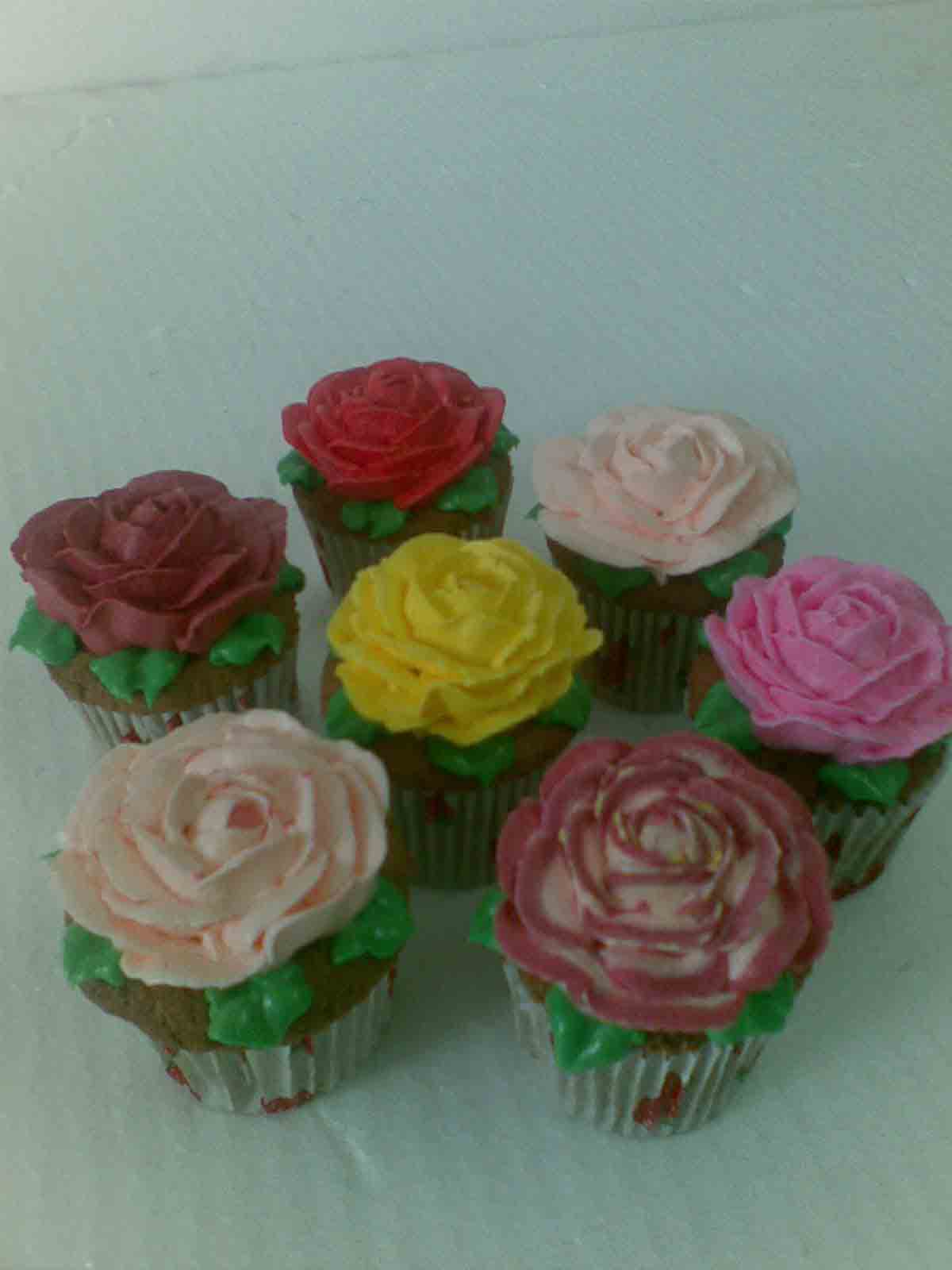 [Roses+Cup+Cakes.jpg]