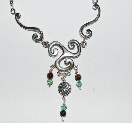 [Celtic+Goddess+Celtic+knot+necklace.jpg]
