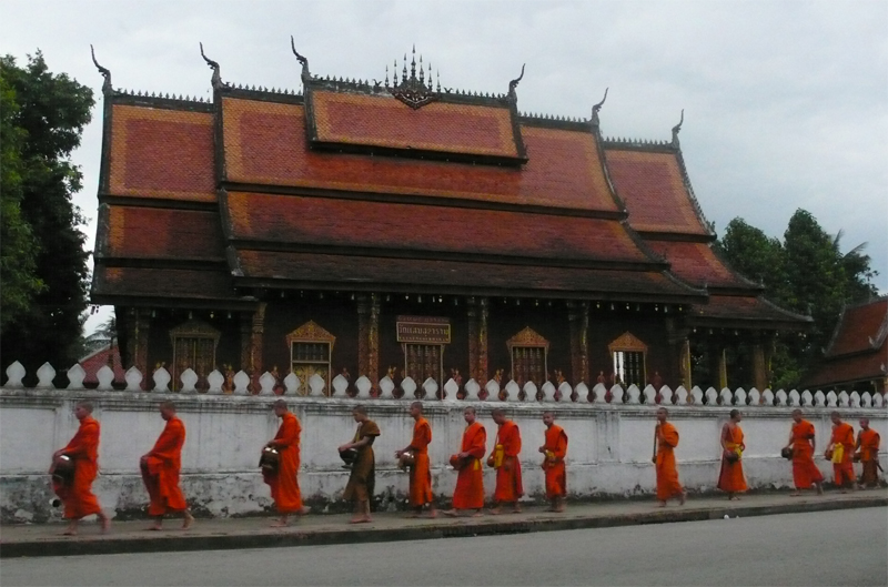 [monk+procession+070408b.jpg]