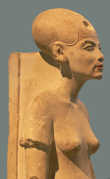[367px-Nefertiti_Standing-striding_Berlin_detail.jpg]