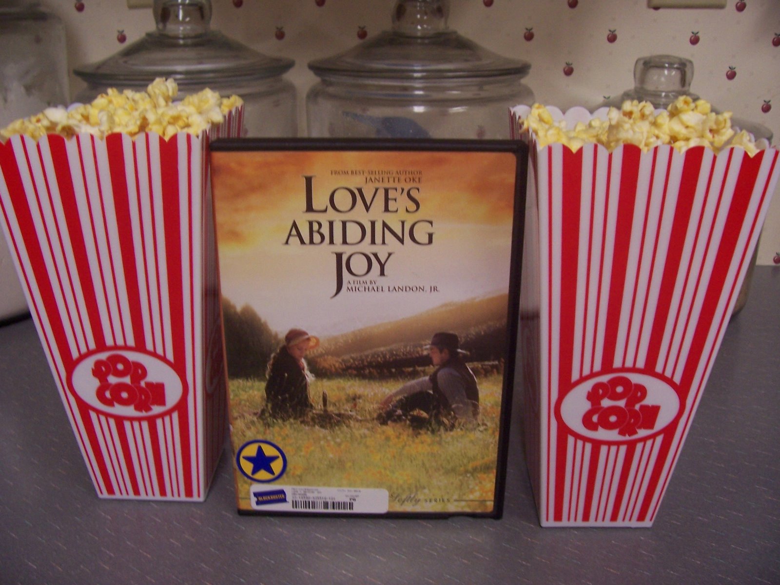 [Popcorn+&+Movie+004.jpg]