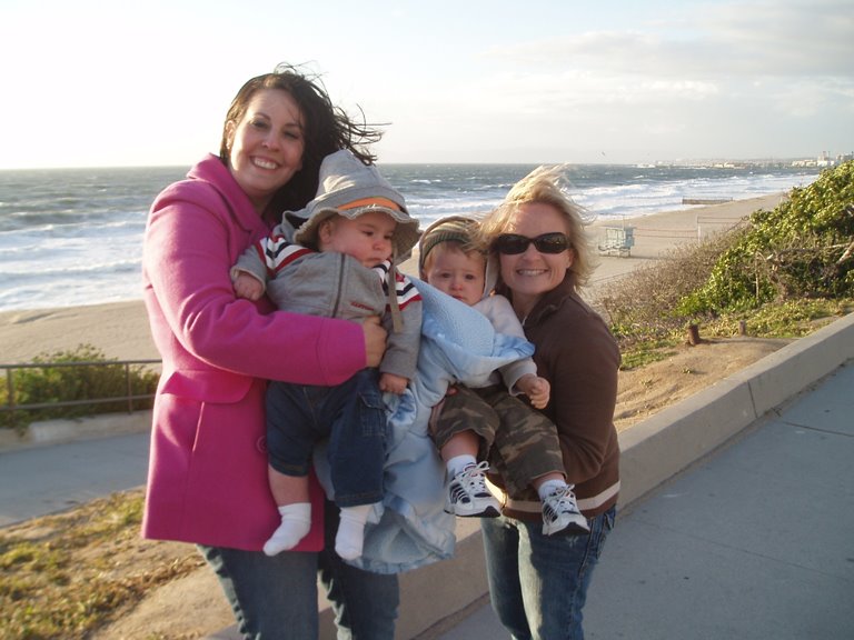 [Stone+Oliver+and+Mommies+at+Redondo.jpg]
