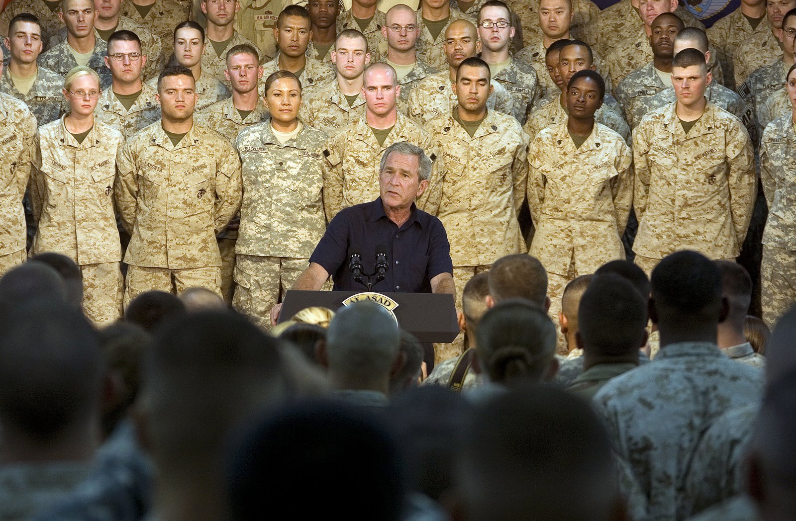 [Bush+Marines+Iraq++jim+watson+afp+getty+images.jpg]