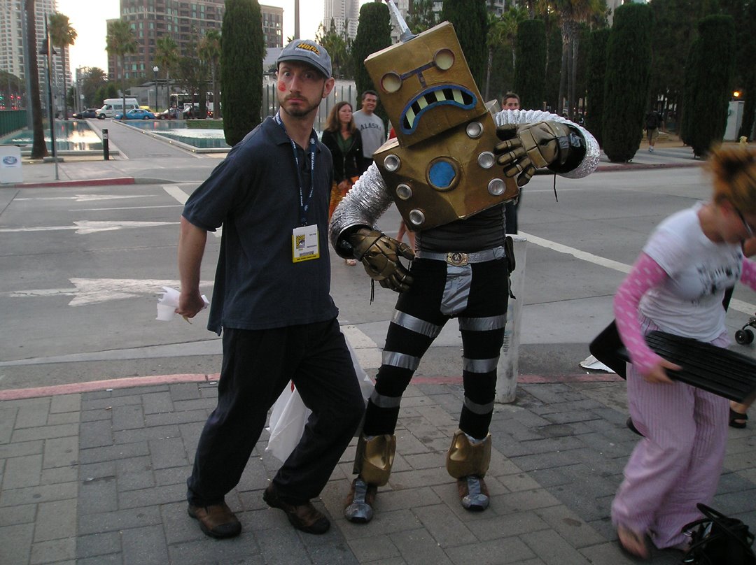 [Comic+Con+2008+Steve+&+Robot.jpg]