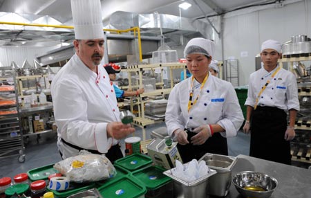 [Foreign+and+Chinese+chef+prepare+food+in+the+main+restaurant+in+the+Olympic+Village+in+Beijing.jpg]