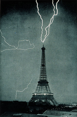 [300px-Lightning_striking_the_Eiffel_Tower_-_NOAA.jpg]