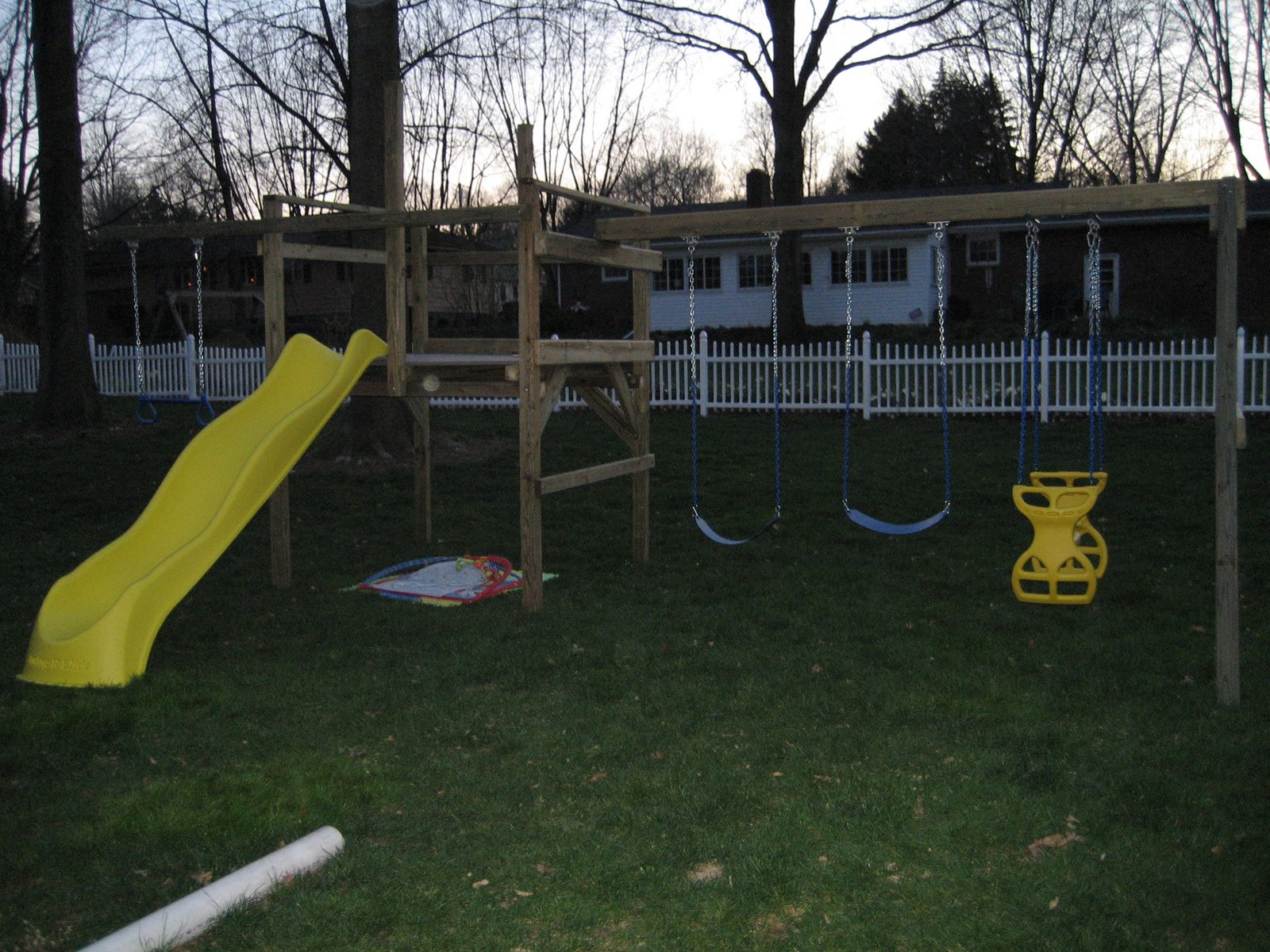 [almost+finished+swingset.JPG]