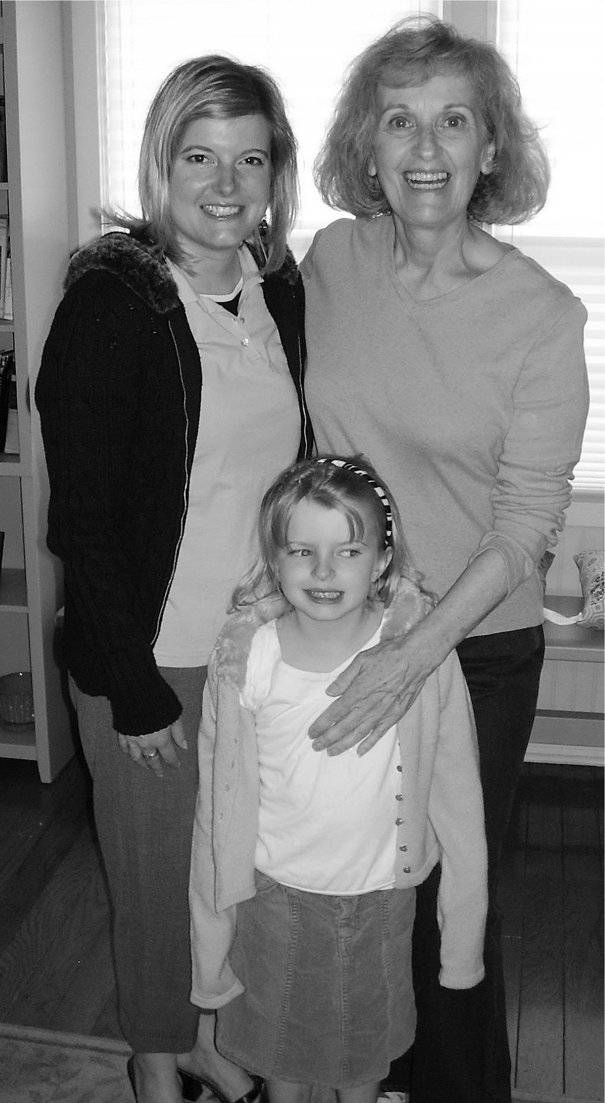 [Mothers+day+with+Gwen,+Wendy+and+Lauren+2008+BW.jpg]