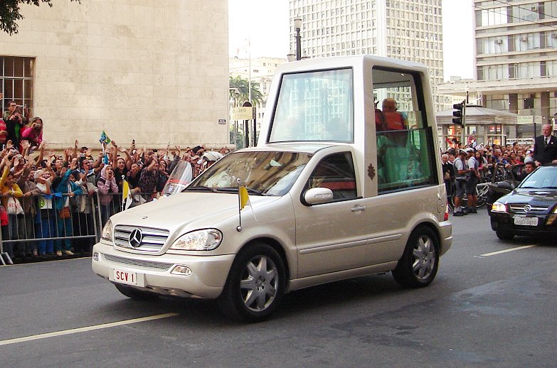 [Popemobile_May_2007.jpg]