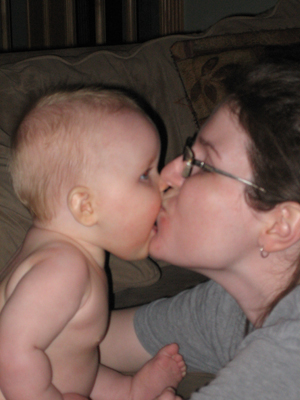 [kissin+mommy.jpg]