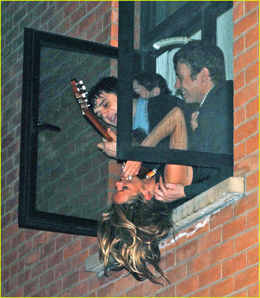 [kate-moss-hanging-out-window-03.jpg]