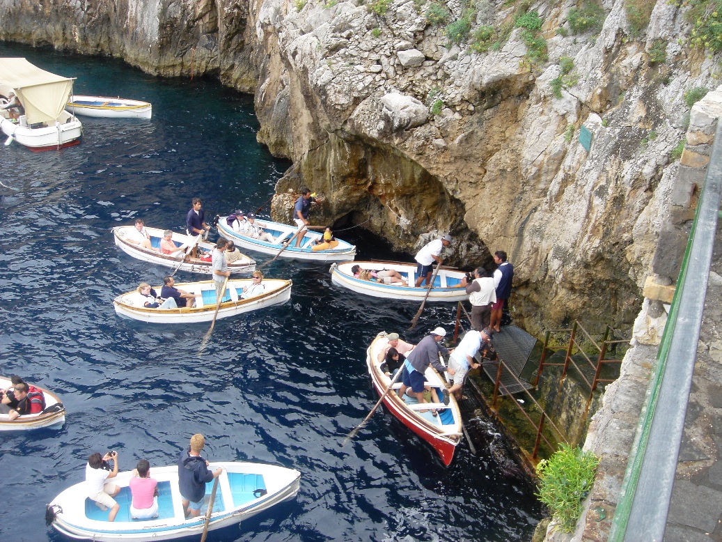 [Capri+-+entering+the+grotto.jpg]