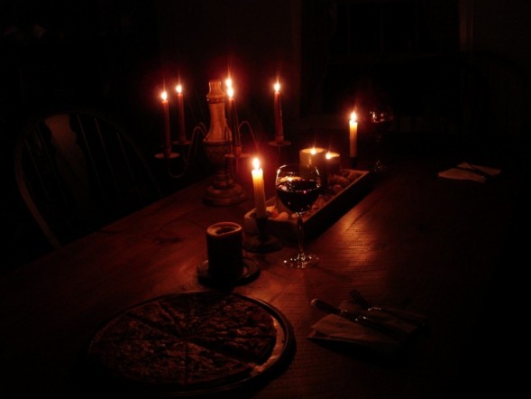 [pizza+by+candlelight.jpg]